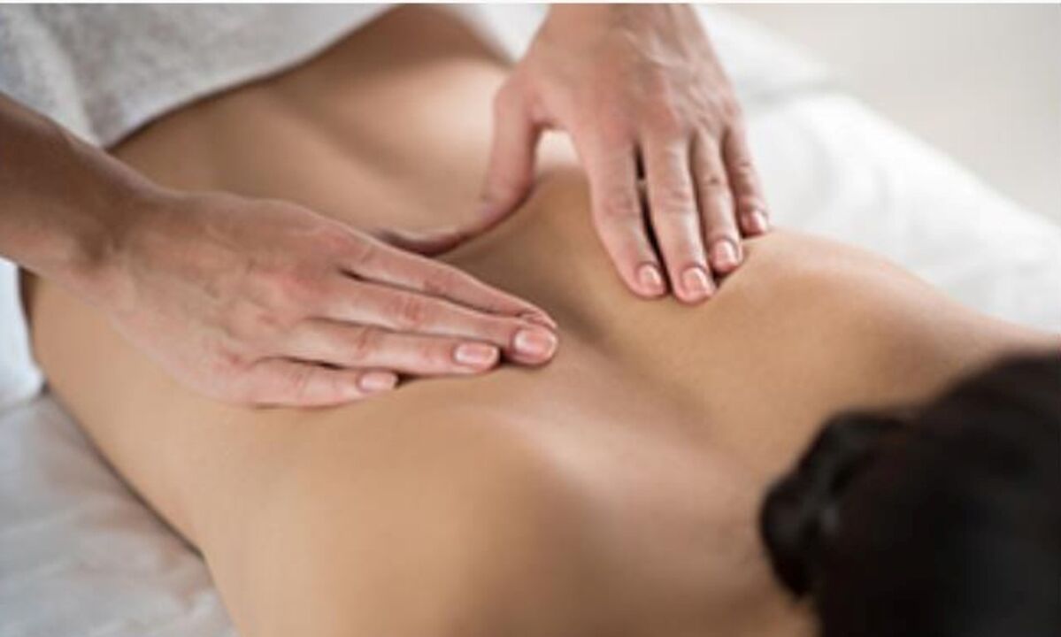 le massage est l'une des méthodes de traitement de l'ostéochondrose cervicale