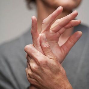 douleur dans les articulations des doigts