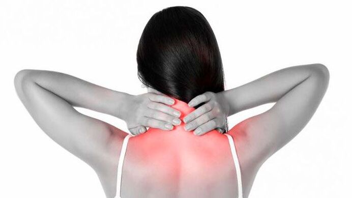 douleur dans le cou et les épaules avec ostéochondrose cervicale