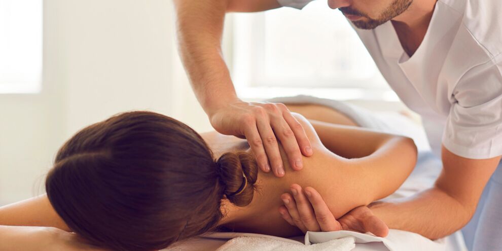 L'une des méthodes efficaces de traitement de l'arthrose de l'articulation de l'épaule est le massage. 